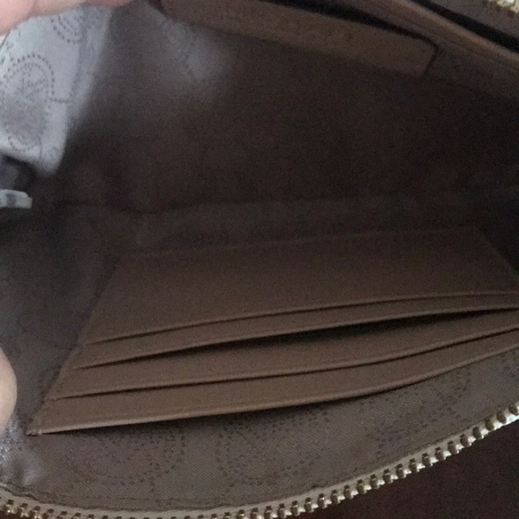 Michael Kors wristlet. - Picture 3 of 4